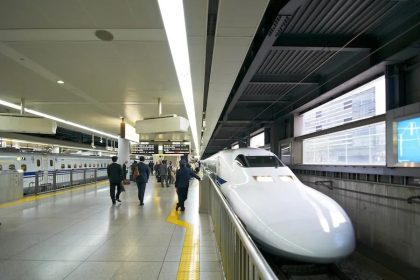 Cara Murah Naik Shinkansen Tanpa Bobol Sistem 24 A Nozomi Shinkansen Train at Shinagawa Station