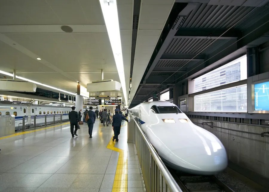 Cara Murah Naik Shinkansen Tanpa Bobol Sistem 4 A Nozomi Shinkansen Train at Shinagawa Station