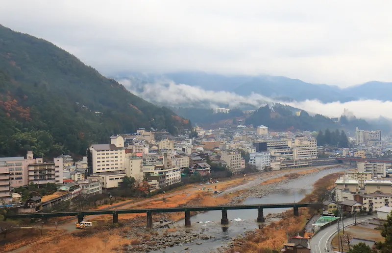 Pesona Gero Onsen, Salah Satu Pemandian Air Panas Terbaik di Jepang 4 An Aerial View of Gero Onsen