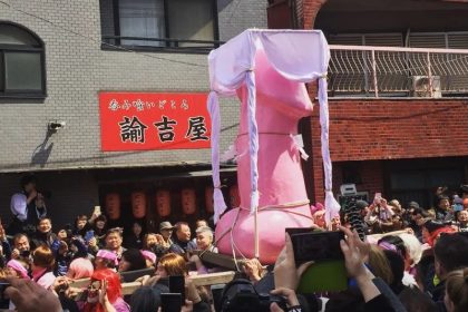 Festival Penis Kanamara | Perayaan Paling Unik di Jepang 12 A Mikoshi at the Kanamara Festival
