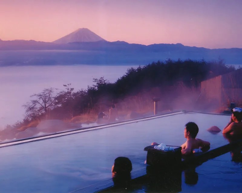 Menikmati Pemandian Air Panas Alami Hottarakashi Onsen di Prefektur Yamanashi 3 A View of Mt. Fuji from Hottarakashi Onsen