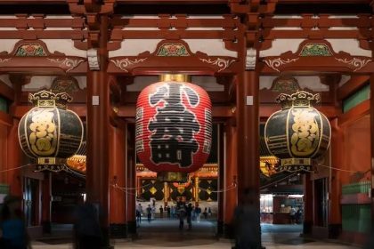 Panduan Tinggal Lama di Jepang: Rekomendasi Tempat Tinggal 3 Bulan di Tokyo 16 Asakusas Senso ji at Night