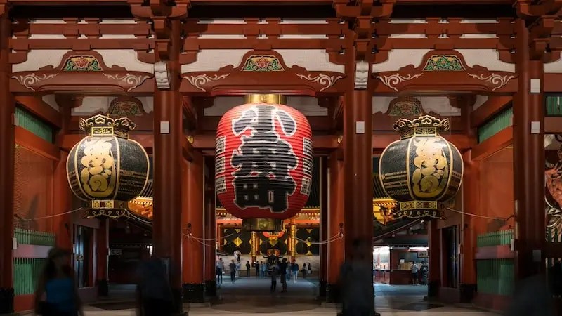 Panduan Tinggal Lama di Jepang: Rekomendasi Tempat Tinggal 3 Bulan di Tokyo 9 Asakusas Senso ji at Night