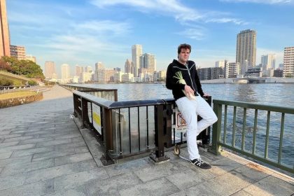 Belum Cukup | Pelajaran tentang Cinta pada Jepang dan Harga Diri 17 Donny Kimball in Tsukiji
