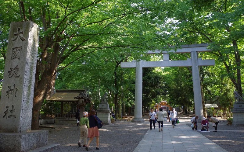 Pesona Fuchu, Sudut Tokyo yang Tenang dan Indah Pemandangannya 3 Fuchus Okunitama Shrine