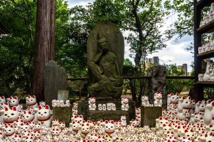 Gotoku-ji Tokyo: Tempat Lahir Maneki Neko Jepang 12 Maneki Neko at Gotoku ji