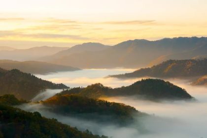 Prefektur Fukui: Zen Buddhism, Kastil & Dinosaurus 23 Sunset Over a Misty Valley in Fukui