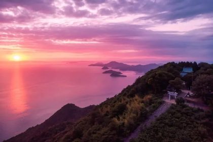 Kuil Takaya di Kagawa: Panorama Memukau Laut Pedalaman Seto 6 Takaya Shrine at Sunset