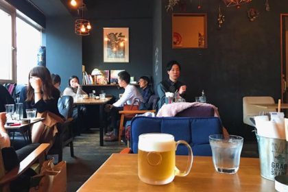 &Roll Cafe: Kuliner, Film, dan Tempat Kerja Nyaman Sambil Nikmati Kari Mentega 21 header 640x 93