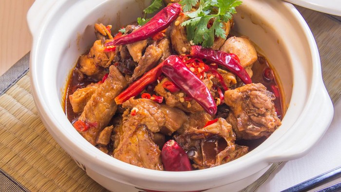 3 Resep Ayam Bumbu Kecap Sederhana untuk Lauk Makan Siang 1 resep ayam kecap cabe kering 169