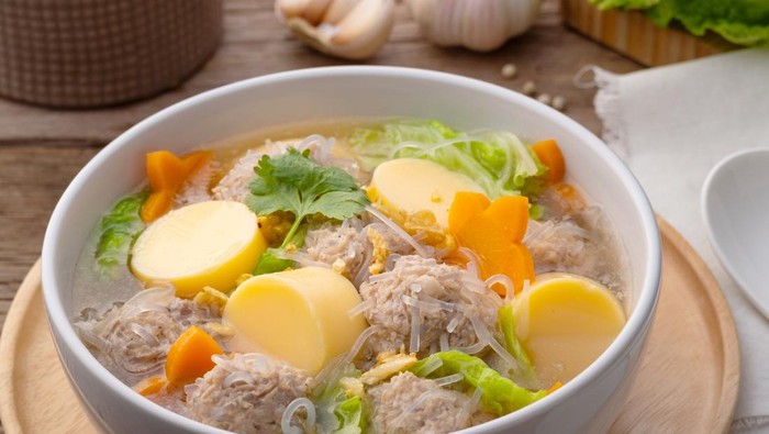 Resep Sop Bola Daging dan Tofu, Kuah Gurihnya Hangat di Badan 1 resep sop bola daging dan tofu 169