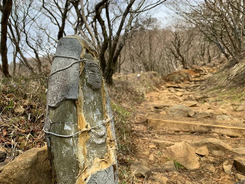 Wisata Spiritual Gunung Oyama, Salah Satu Pesona Kanagawa 6 A Buddist Statue Near the Summit of Mt. Oyama