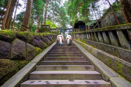 Menjelajah Keindahan Nikko Secara Maksimal: Panduan Lengkap Perjalanan Anda 38 A Pair of Shinto Priests at Nikkos Toshogu Shrine