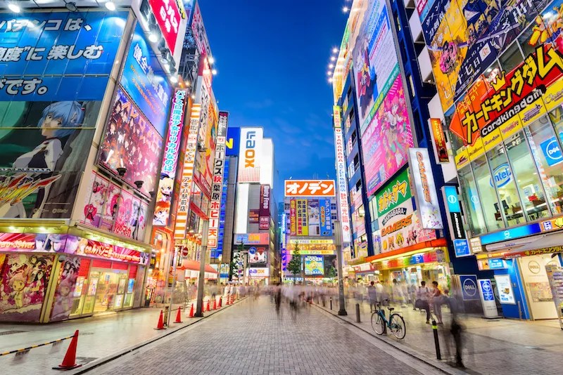 Petualangan Otaku: Surga Tersembunyi di Jepang yang Wajib Dikunjungi Para Geeks 12 Akihabara at Night