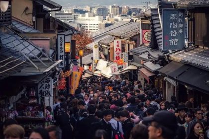 17,3 Juta Lagi | Sanggupkah Jepang Menghadapi 60 Juta Turis 5 Crowded Kiyomizu dera