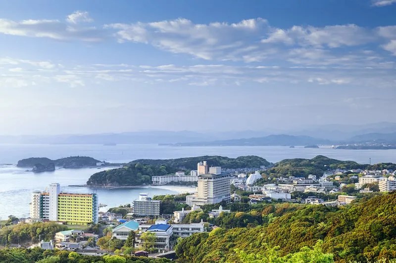 Shirahama Wakayama: Resor Pemandian Air Panas Pinggir Laut di Kansai 6 Shirahama in Wakayama from the Hilltop