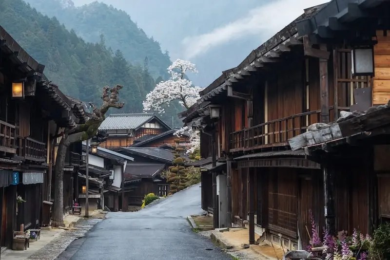 Tokaido & Nakasendo: Dua Jalur Utama Jepang Menuju Kyoto 6 Tsumago juku in Spring