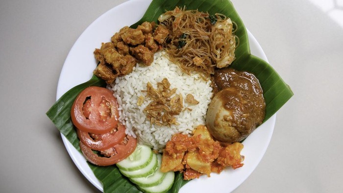 Resep Nasi Uduk Rice Cooker yang Pulen, Gurih, dan Harum 1 nasi uduk 1784948895497 169