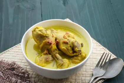 Resep Opor Ayam Kuah Kuning Spesial dengan Bumbu Rempah Meresap 13 opor ayam kuah kuning 1788339556270