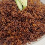 3 Resep Ayam Suwir: Bumbu Pedas Kemangi hingga Serundeng Gurih 10 resep ayam suwir serundeng 1 169
