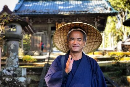 Hidden Yamanashi Redux: Kisah Buddhisme, Panglima Perang, dan Wine 15 A Nichiren Sect Monk on Mt. Minobu