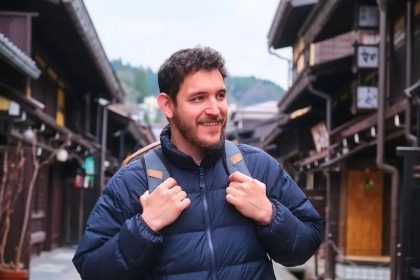 Tips Packing Super Ringan untuk Minimalist Travel ke Jepang 10 A Traveler in Japan with Minimal Luggage