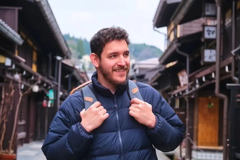 Tips Packing Super Ringan untuk Minimalist Travel ke Jepang 5 A Traveler in Japan with Minimal Luggage