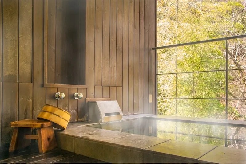 Panduan Lengkap Onsen: Cara Menikmati Pemandian Air Panas Jepang 10 An Onsen at a Ryokan in Japan