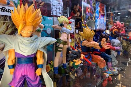 Menjelajah Nakano Broadway, Surga Alternatif Pecinta Pop Culture di Tokyo 31 Anime Figures at Nakano Broadway