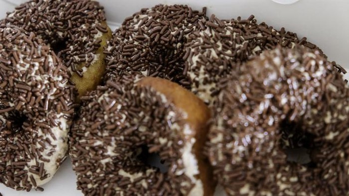 Resep Donat Kentang Empuk Topping Coklat Meses Sederhana 1 donat meses 1752114692948 169
