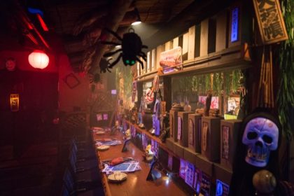 Kichijoji Yurei: Izakaya Bawah Tanah Berhantu di Tokyo Tempat Tinggalkan Raga dan Minum Bersama Arwah 12 header 640x 121