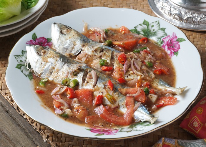 3 Resep Ikan Kembung: Balado hingga Kuah Asam yang Lezat 1 resep ikan kembung kukus saus asam jawa