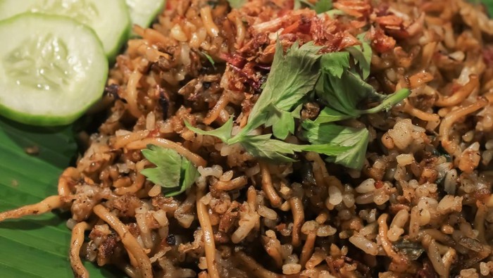 Resep Nasi Goreng Magelangan, Paduan Nasi dan Mi yang Gurih Nikmat 1 resep nasi goreng mawut 169