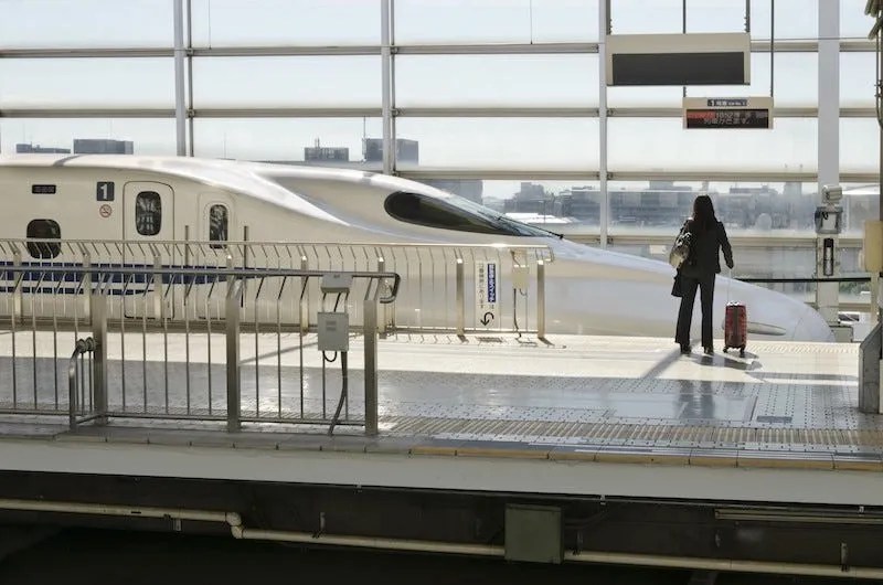 Bedah Tuntas JR Rail Pass: Siapa yang Untung Membelinya? 9 A JR Rail Pass Holder Boards the Shinkansen at Kyoto Station