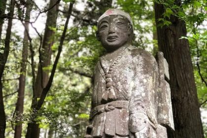 Yamanashi Tersembunyi: Keindahan Alam, Kuliner Lokal, dan Ziarah Kuno 29 A Statue of a Mt. Fuji Climber at Kitaguchi Hongu Fuji Sengen Shrine
