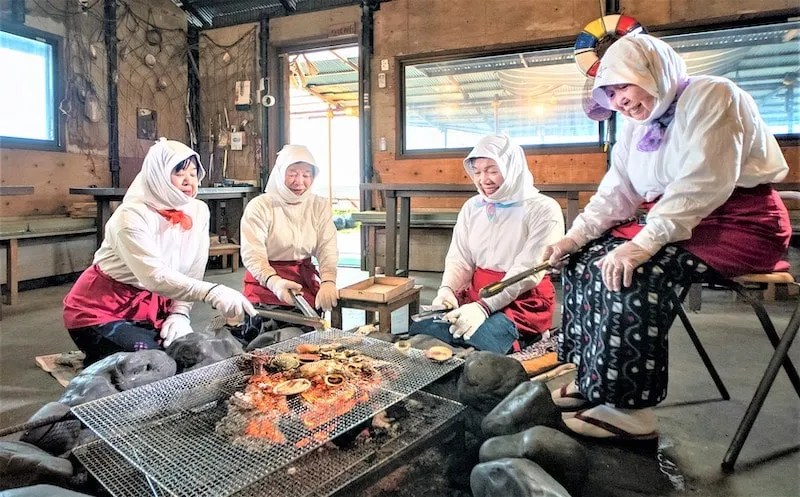 Lagi dan Lagi: Alasan Anda Harus Kembali Mengunjungi Tempat-Tempat di Jepang 3 Ama Hut Hachiman Kamado