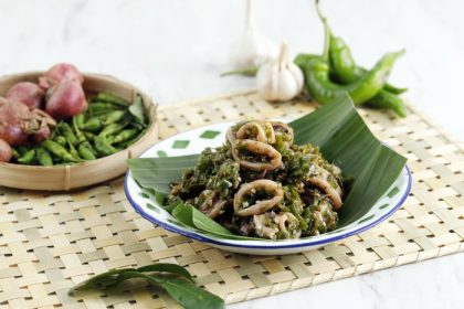 Resep Cumi Asin Cabe Ijo ala Warteg untuk Makan Siang 21 ilustrasi cumi asin 1766459630285