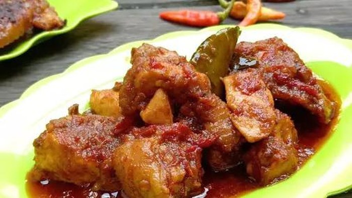 Resep Ayam Bumbu Rujak Jawa Timur yang Legit Pedas Manis 1 resep ayam bumbu rujak 169
