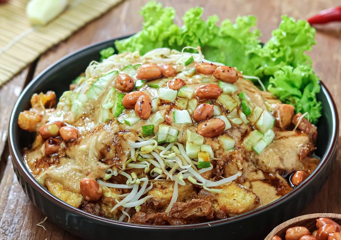 Resep Tahu Telur Khas Surabaya, Gurih dengan Siraman Bumbu Kacang 1 resep tahu telur saus kacang 1744168668390