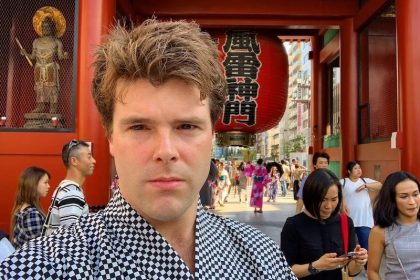 Menyamar Jadi Turis: Perjalanan Saya Menjelajahi Greater Tokyo 15 Donny Kimball at Senso ji
