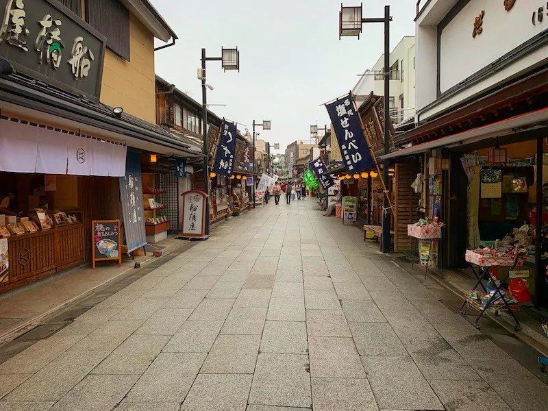 Menyusuri Shibamata Tempo Dulu, Kawasan Klasik di Pinggiran Tokyo 4 The Approach to Shibamata Taishakuten